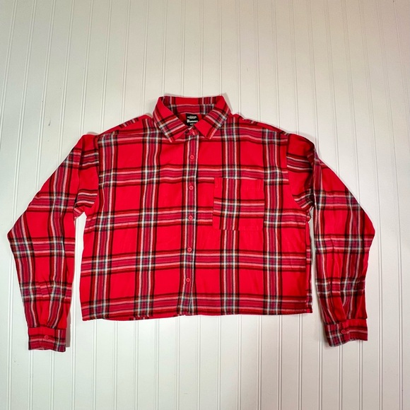 Stranger Things Tops - Stranger Things Women's M 8-10 Red Plaid Crop WSQK Shirt